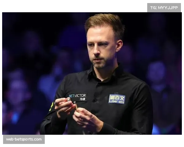 特鲁姆普与教练赛后交流,利雅得胜利显团队协作成效 特鲁姆普与教练赛后交流,利雅得胜利显团队协作成效