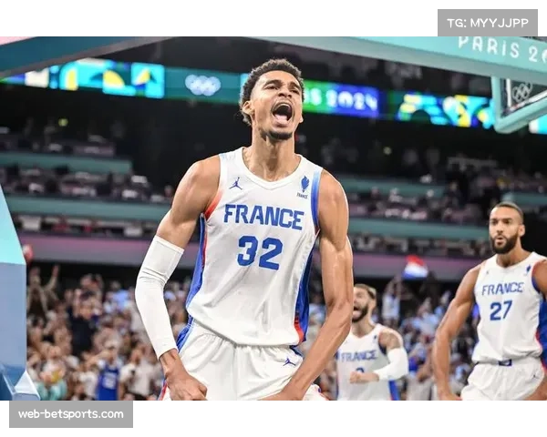 伊利诺伊大学米尔科维奇狂揽27分21篮板，内线统治力尽显